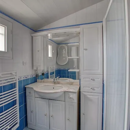 Charming Sunny House 200m From The Beach *