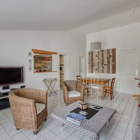 Charming Sunny House 200m From The Beach Lägenhet *